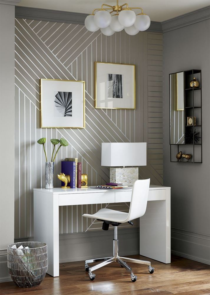 DIY project with an optical illusion wallpaper with linear patterns