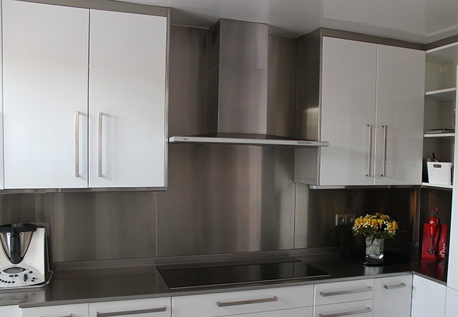 Stainless steel kitchen splashback