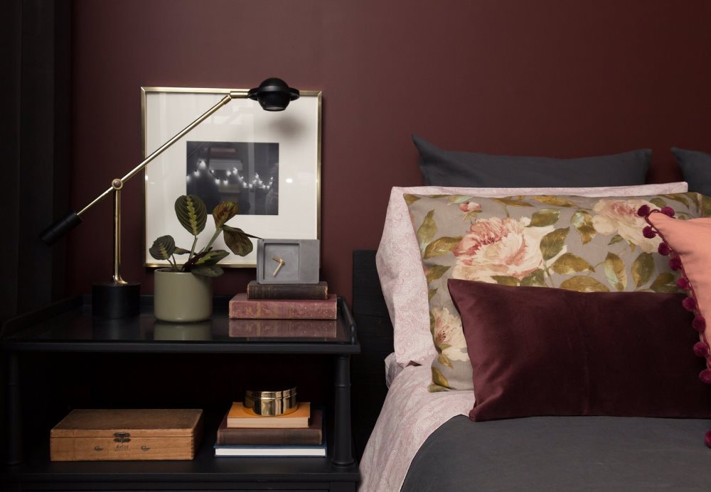 Bordeaux colour in a bedroom, Jennifer Koper