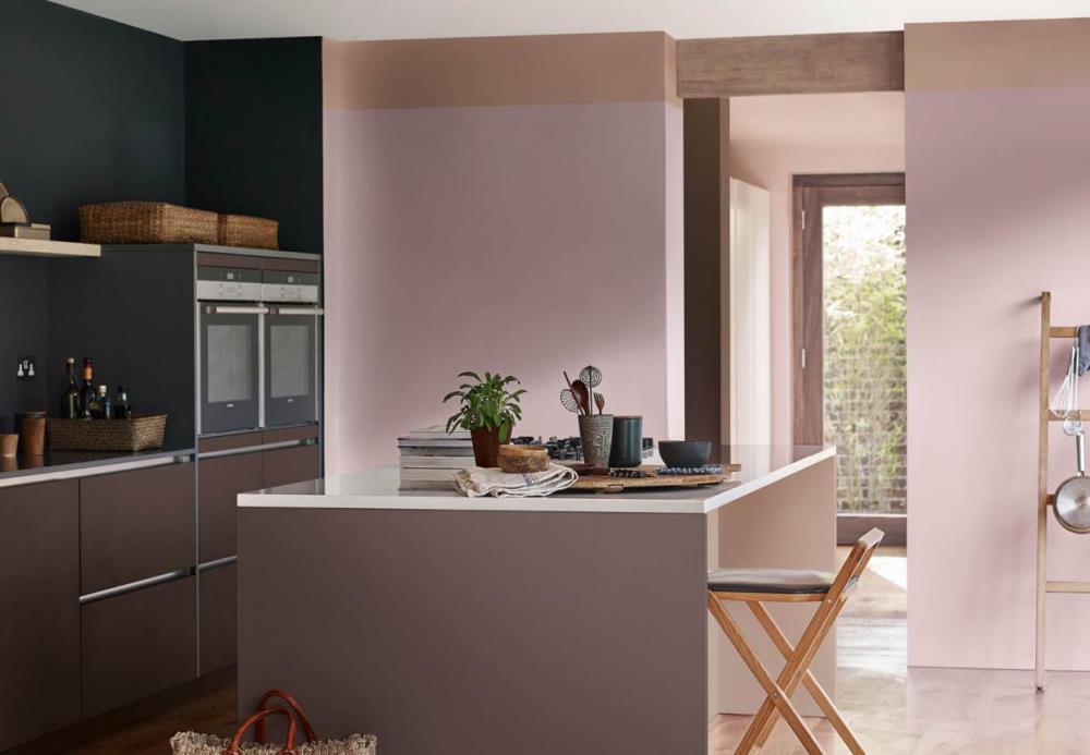 Heart wood and brown colors in the kitchen