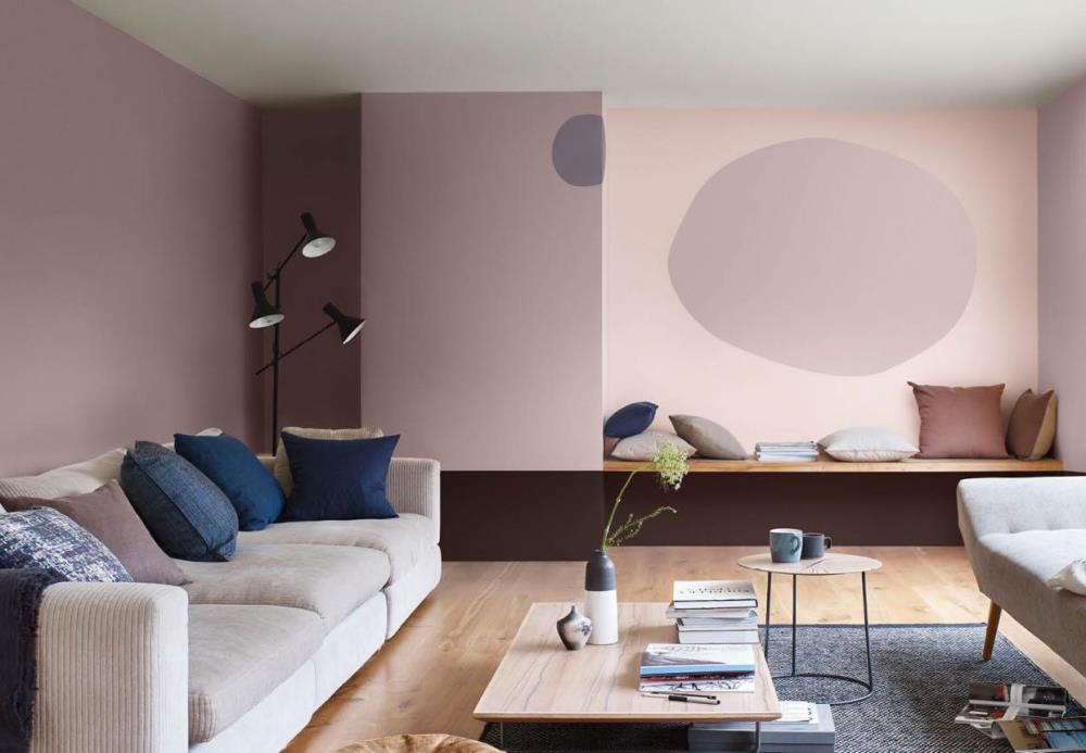 Heart wood and pink colors in the living room