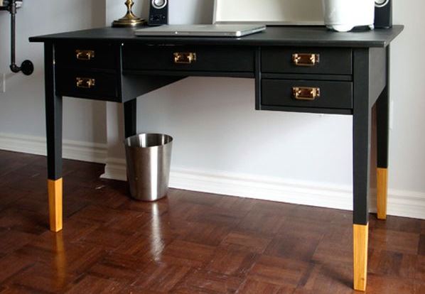 Desk with painted ends in gold color