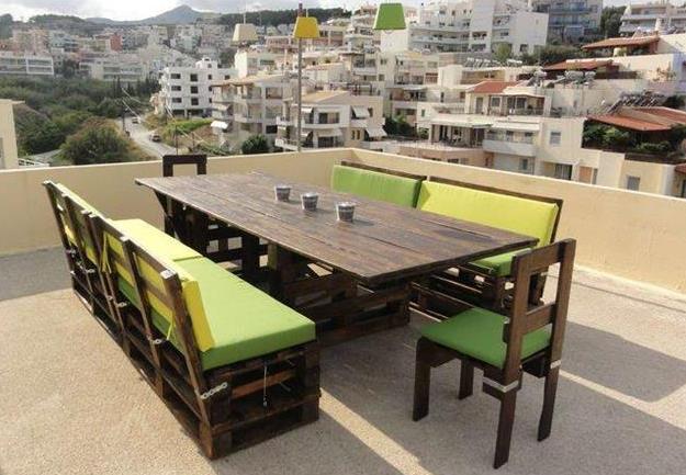 Diy stained pallet terrace dining furniture