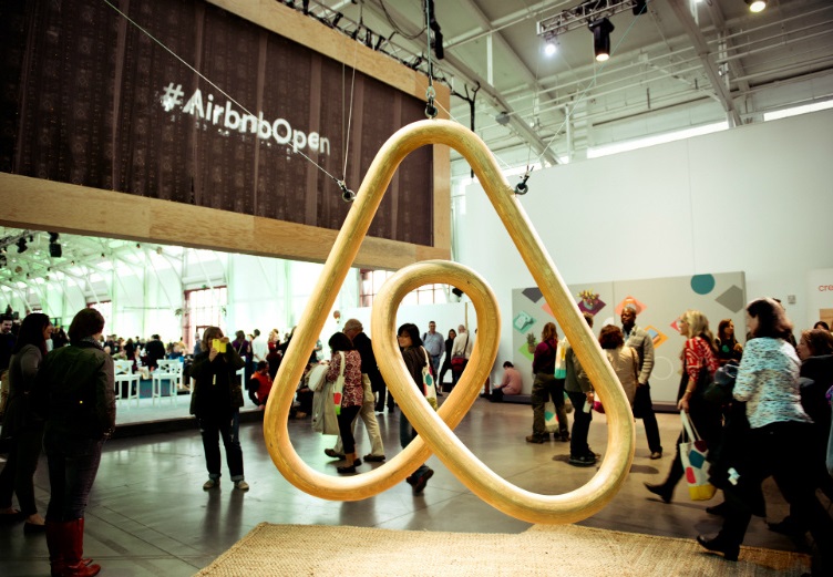 Airbnb logo, at 2014 Open